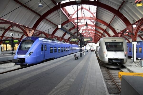 Light switcher job with salary of 55 million/month at the train station: You won't have to worry about losing your job for the rest of your life 4